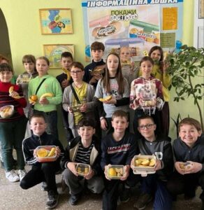 Школярі беруть участь у кампанії «Тиждень здорового ланчбокса»