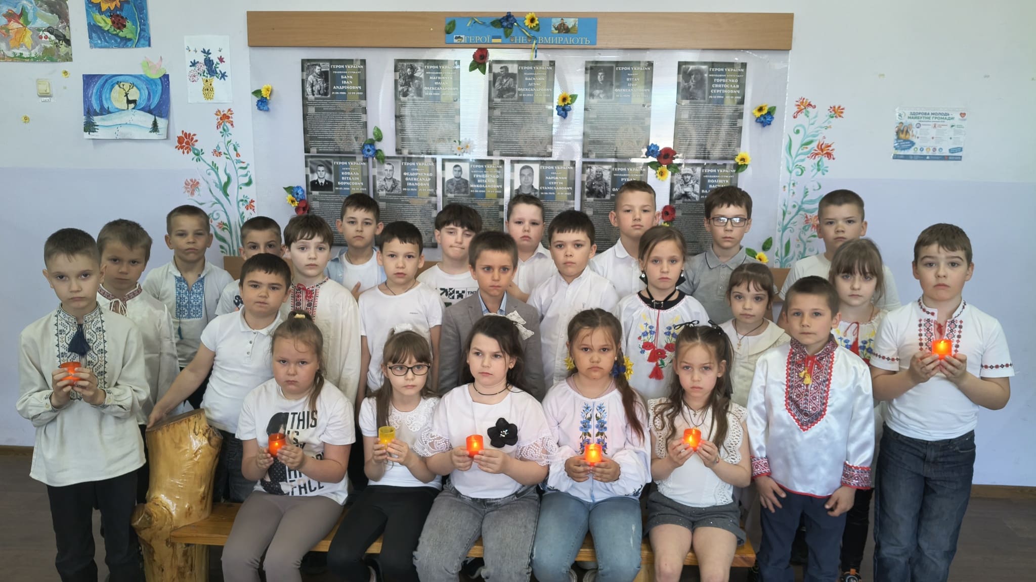 Вшанування пам’яті загиблих у Другій світовій війні біля дошки Герої не вмирають